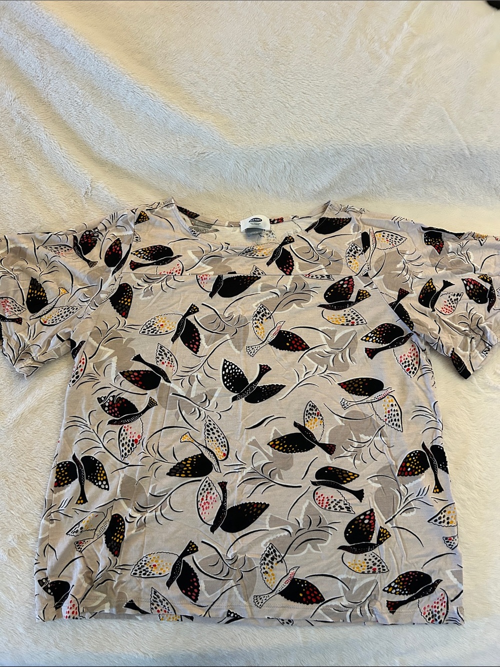 Old Navy Neutral Bird Motif Short Flutter  Sleeve Top with Black & Red Accents